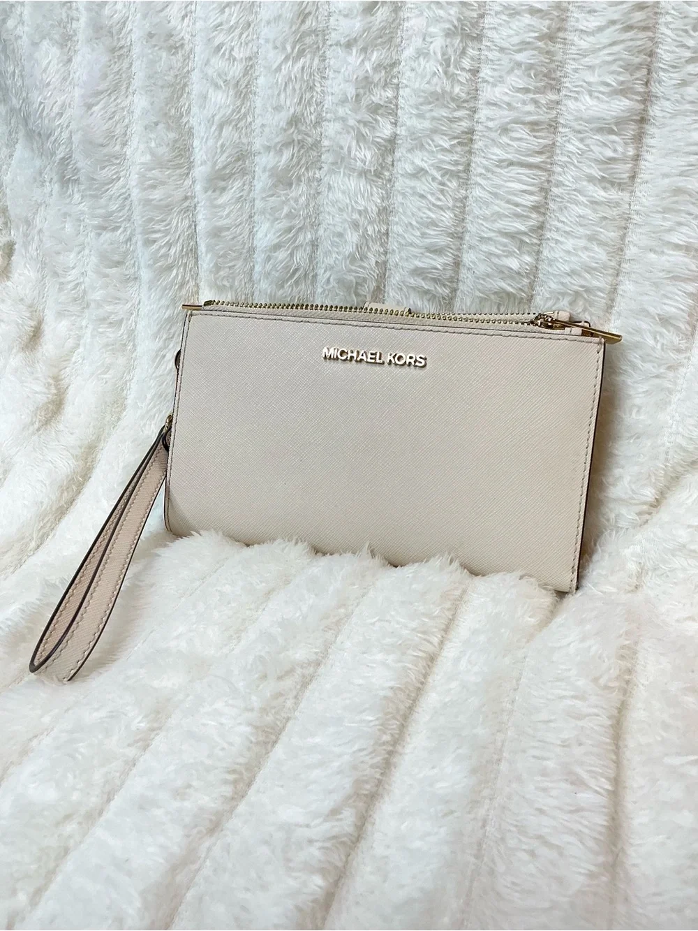 Michael Kors | Jet Set White Saffiano Leather Wristlet Wallet Clutch EUC